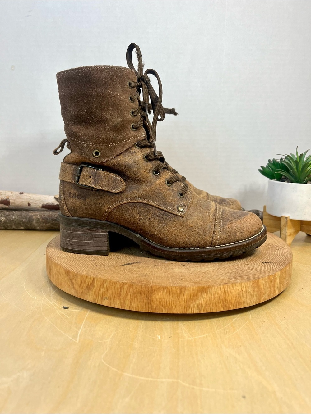Taos Crave Brown Distressed Leather Combat Lace Up Boots Size 6-6.5
